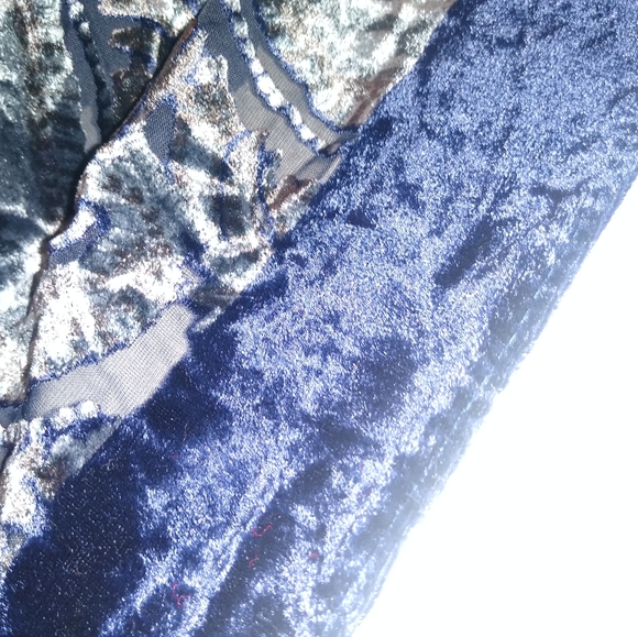 Scarf - Picture 2 of 3